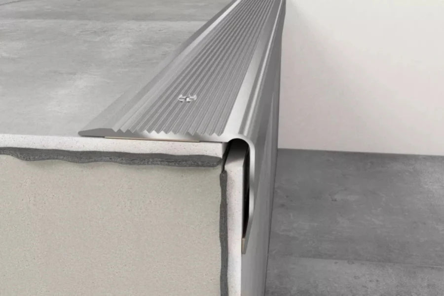 Anodised aluminium stair nosing 40×30 mm with anti-slip grooved surface