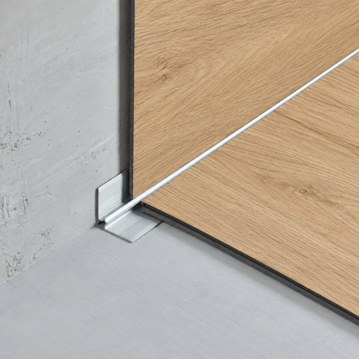 3mm LVT Aluminium Stair Nosing Inner Corner – 900mm & 2500mm Realuse Image.