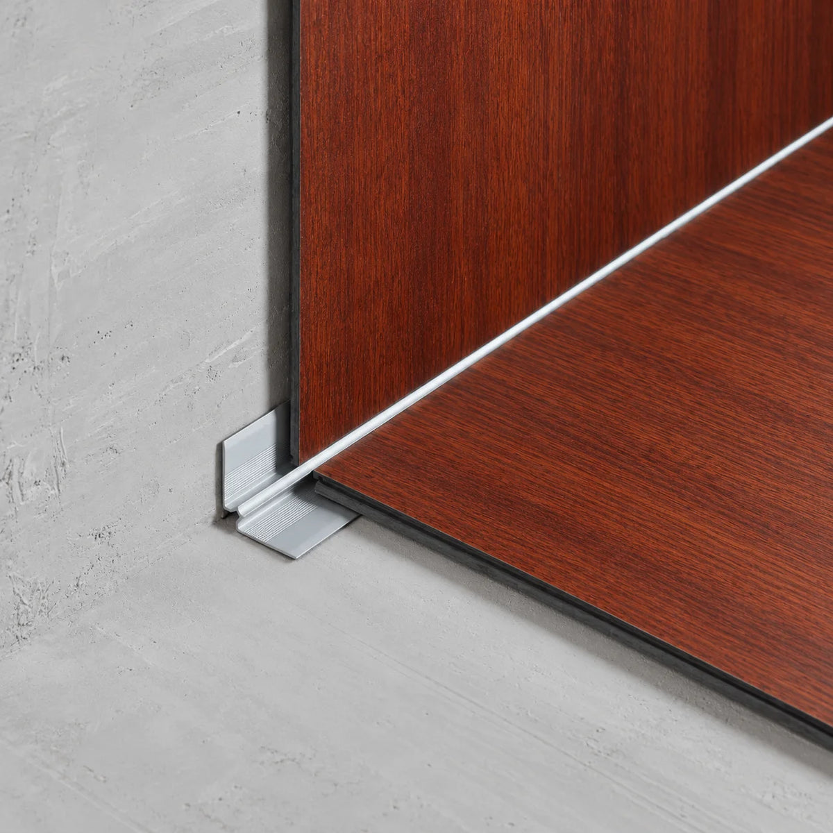 5mm LVT Aluminium Stair Nosing Inner Corner – 900mm & 2500mm Realuse Image.