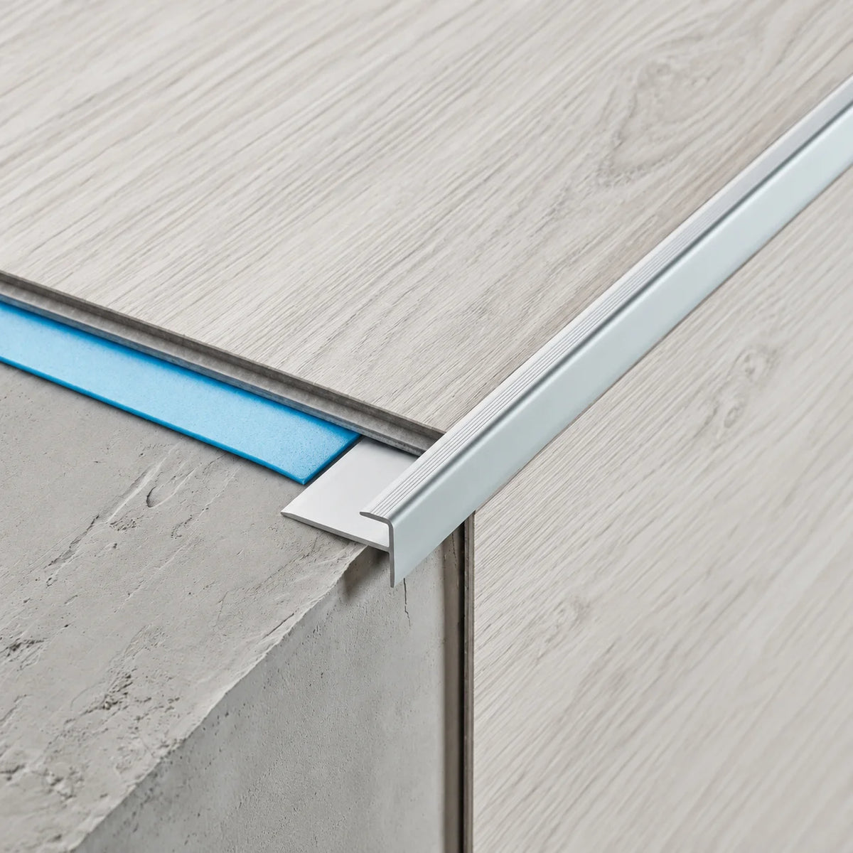 5mm LVT Aluminium Stair Nosing Outer Corner – 900mm & 2500mm Realuse Image.